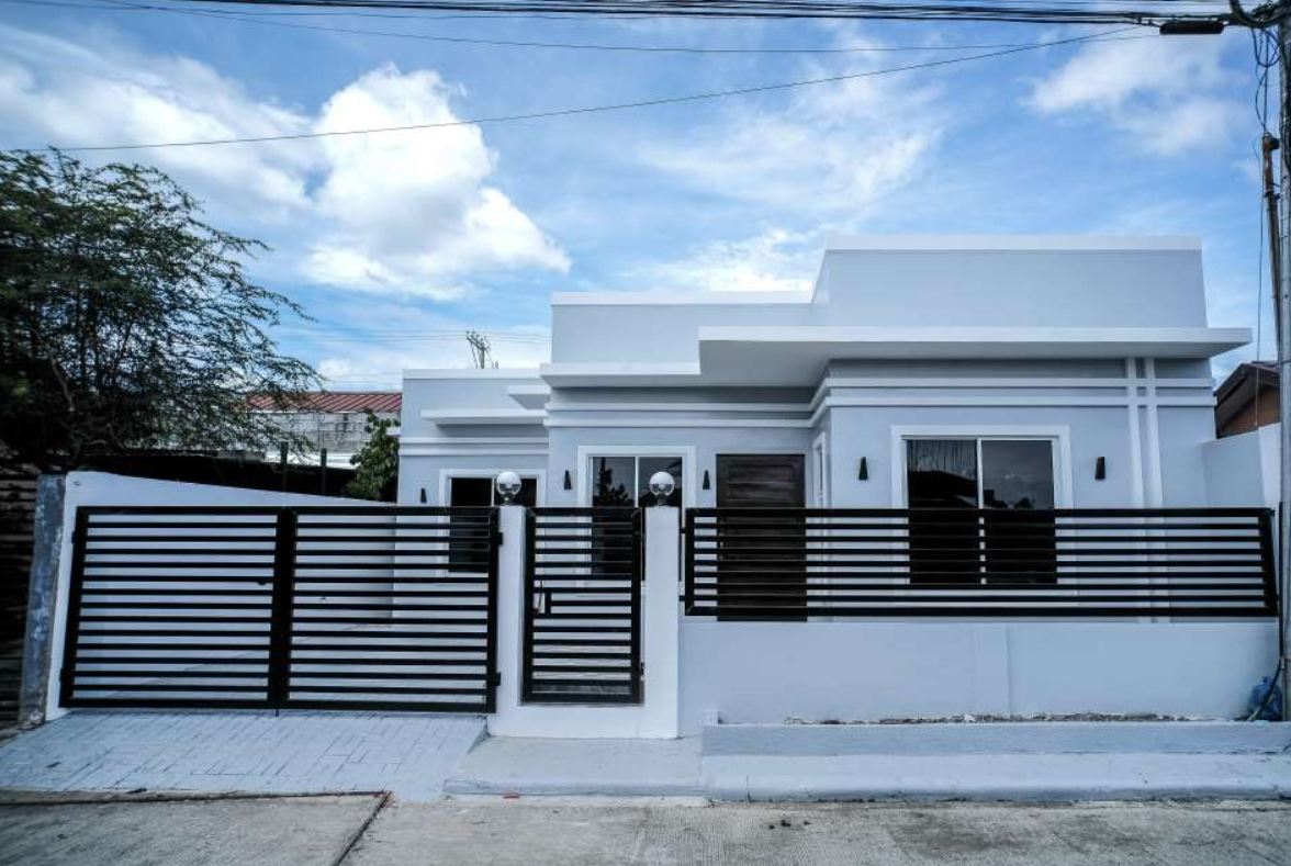 residential gate repair services in Florida by experts of Local Garage Door Services FL.